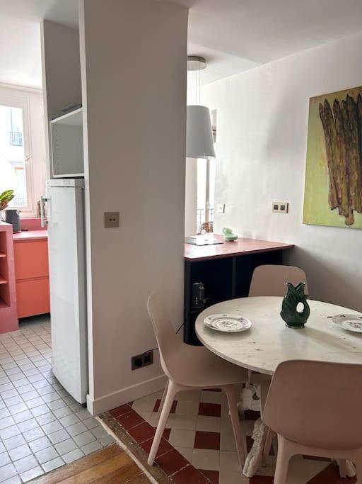 Un Fabuleux Decor Pour Un Chaleureux Appartement Paris Luaran gambar